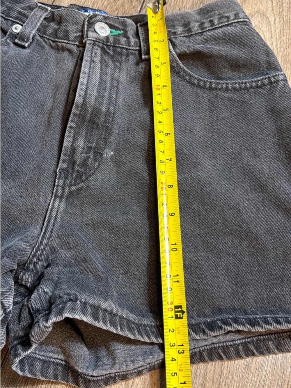 Tommy Hilfiger Vintage Black High-Waist Denim Shorts - Picture 7 of 8